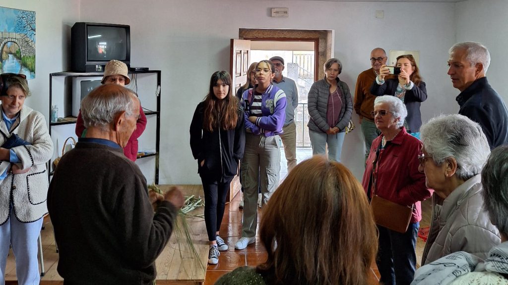 VISITA DE ESTUDO À REGIÃO DO DOURO VISITA DE ESTUDO À REGIÃO DO DOURO